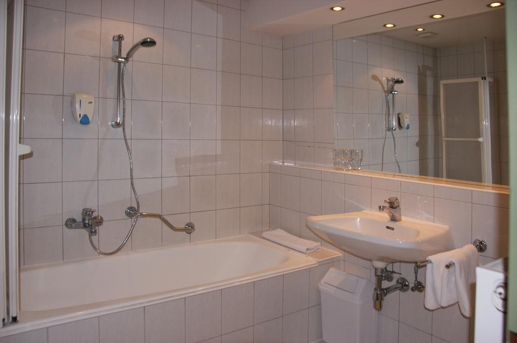 Hotel Gasthof Gerlinde Gibiser à Heiligenkreuz im Lafnitztal Extérieur photo